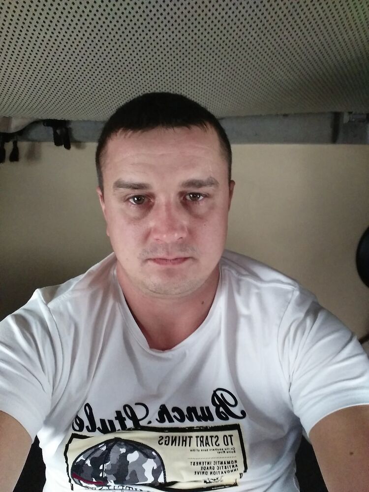  ,   Artem, 36 ,   