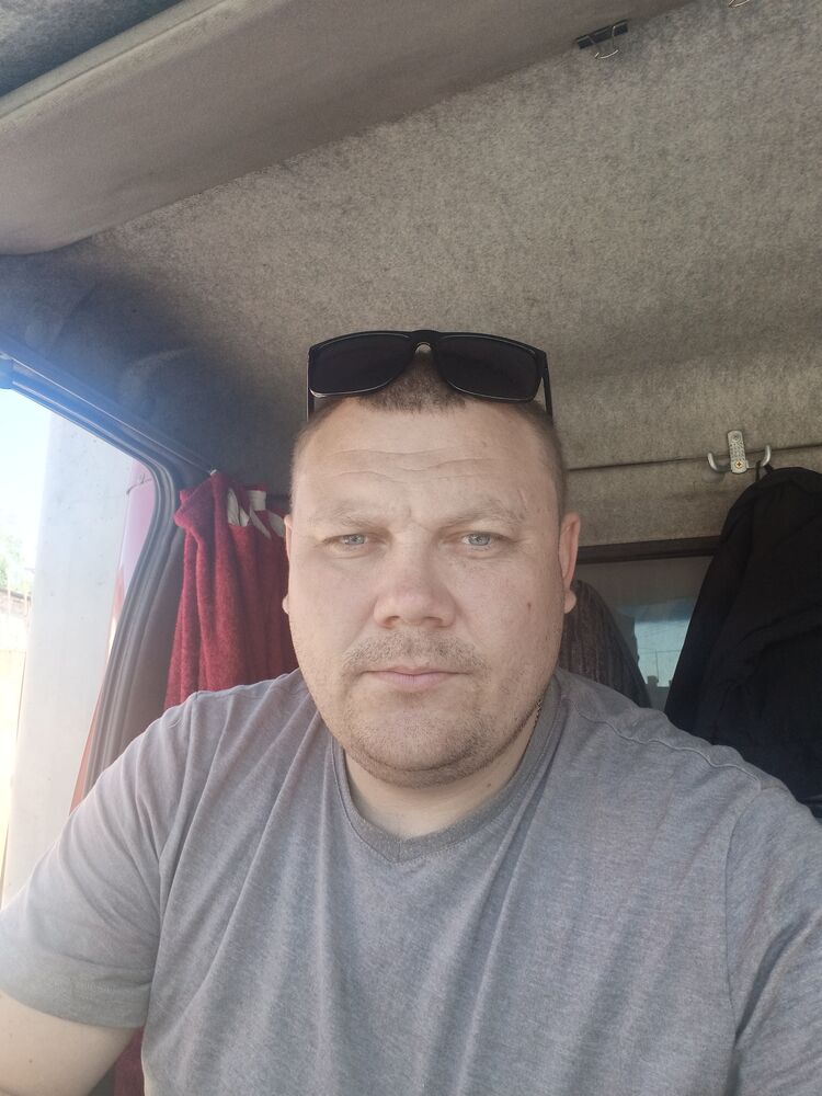  35172094  Artyom, 36 ,    