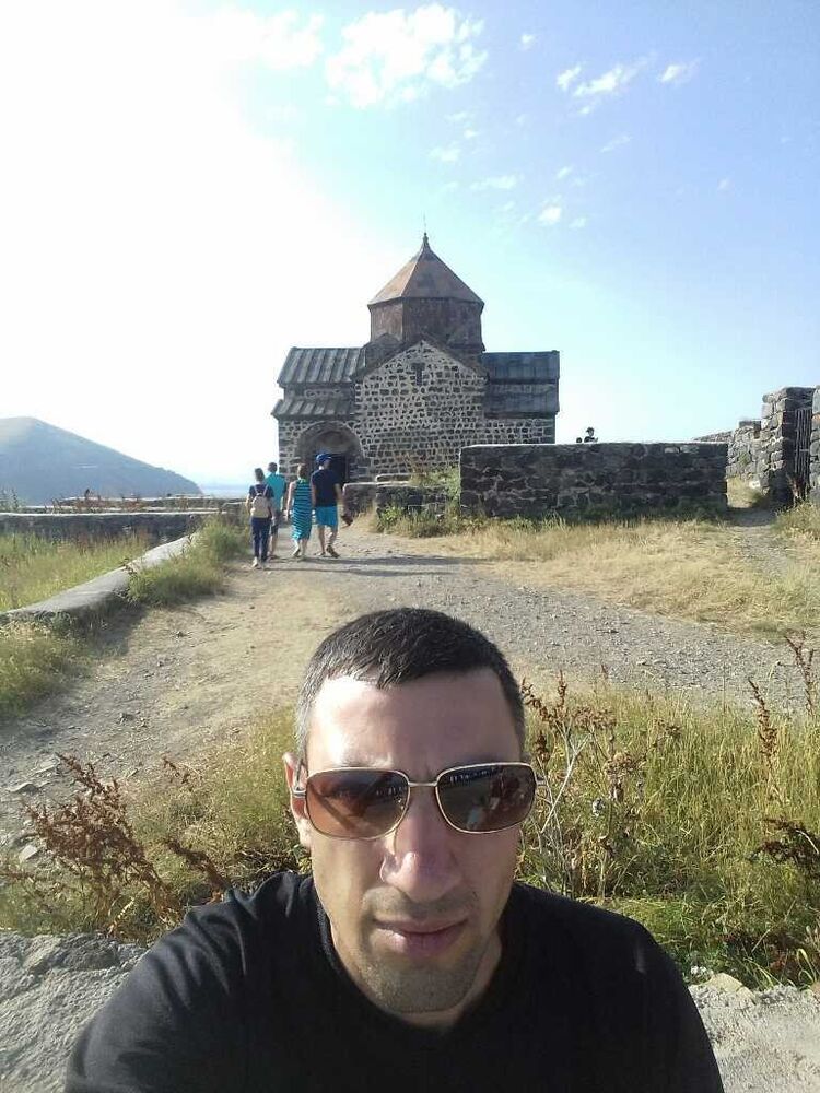  11789434  Artur, 36 ,    