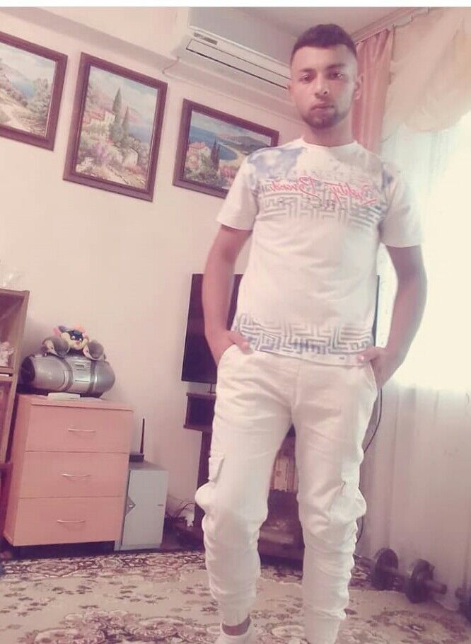  19158344  Dumitru, 28 ,    