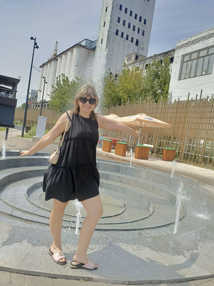 ,   Nina, 42 ,   
