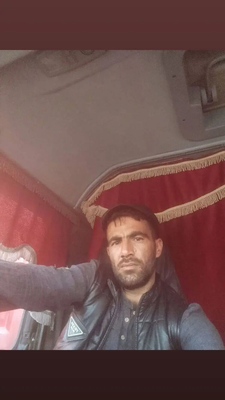  46745934  Zamik, 39 ,    