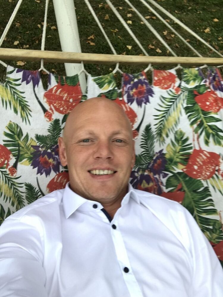  17453874  Andrej, 42 ,    