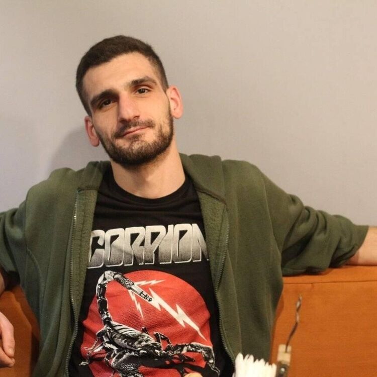  ,   Hayk, 32 ,   