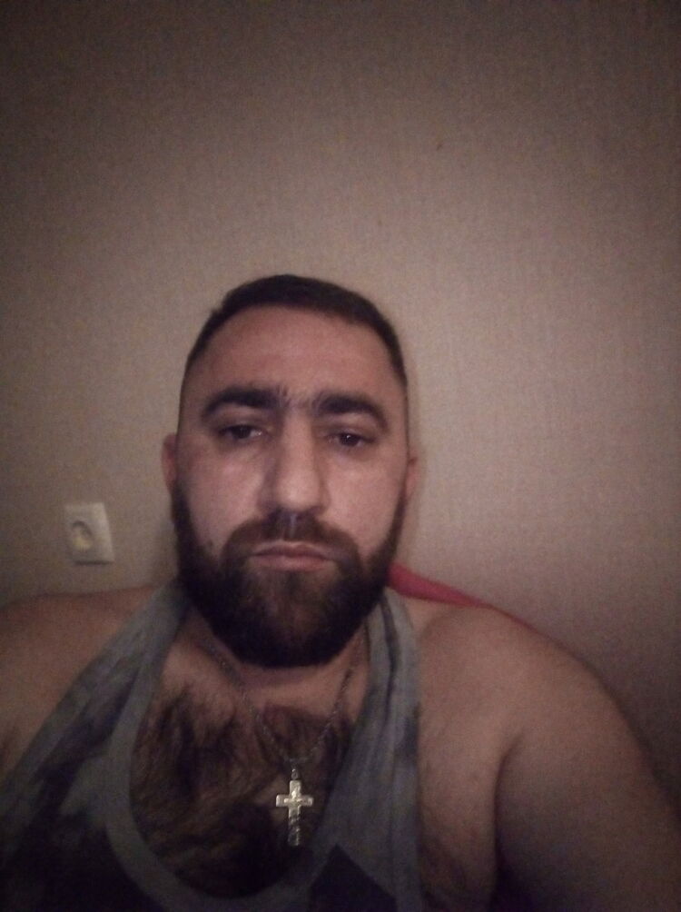  19209934  ARMEN, 43 ,    