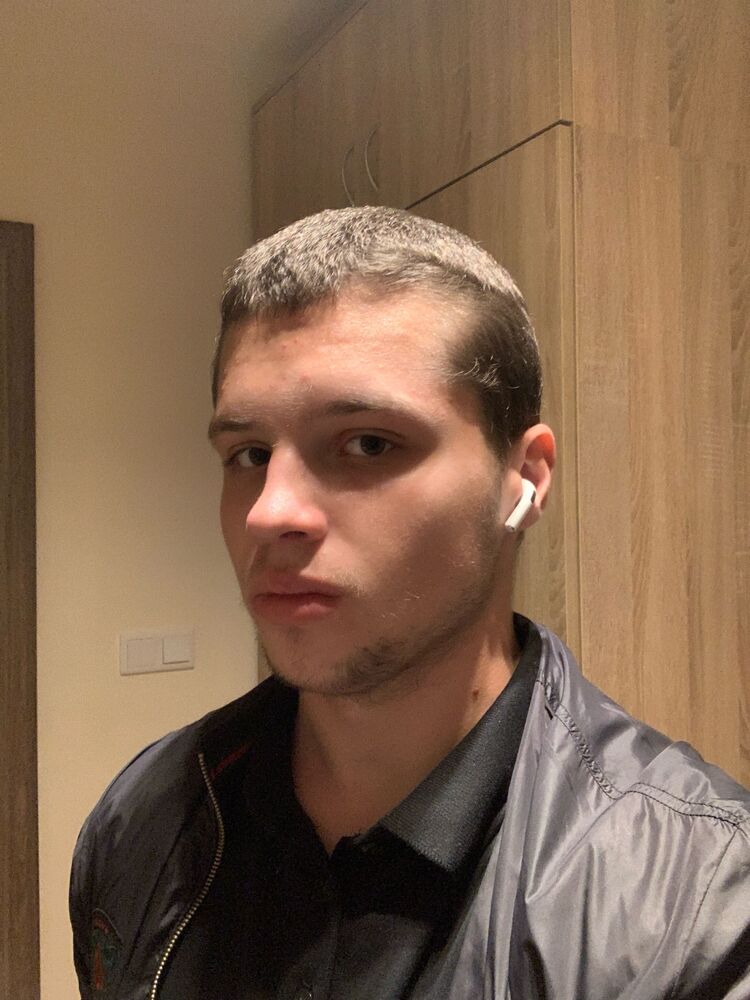  Ciecierzyn,   Kirill, 18 ,   ,   