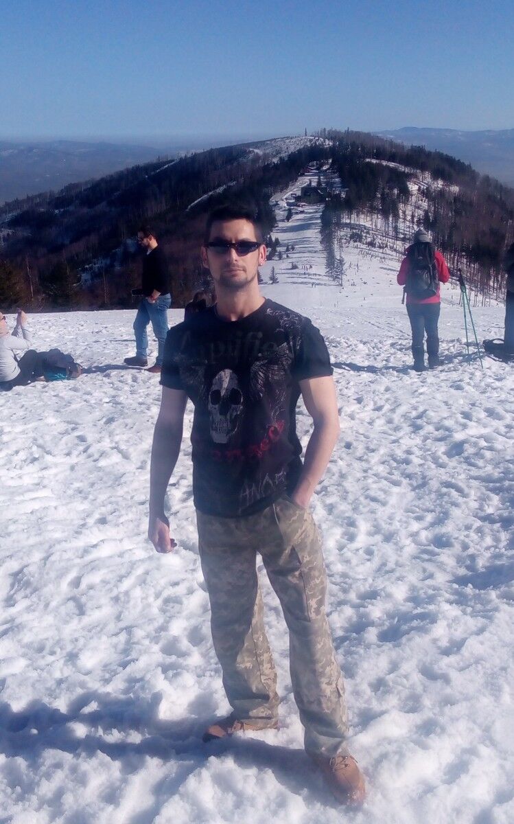  19228554  Vitali, 42 ,     