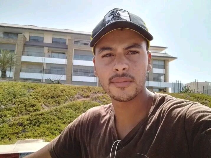  ,   Mehdi, 21 ,   ,   