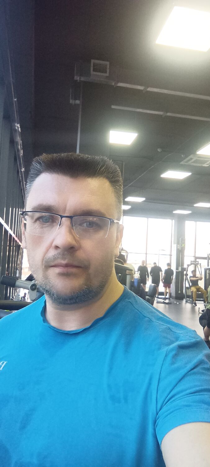  42484124  Vik, 46 ,    