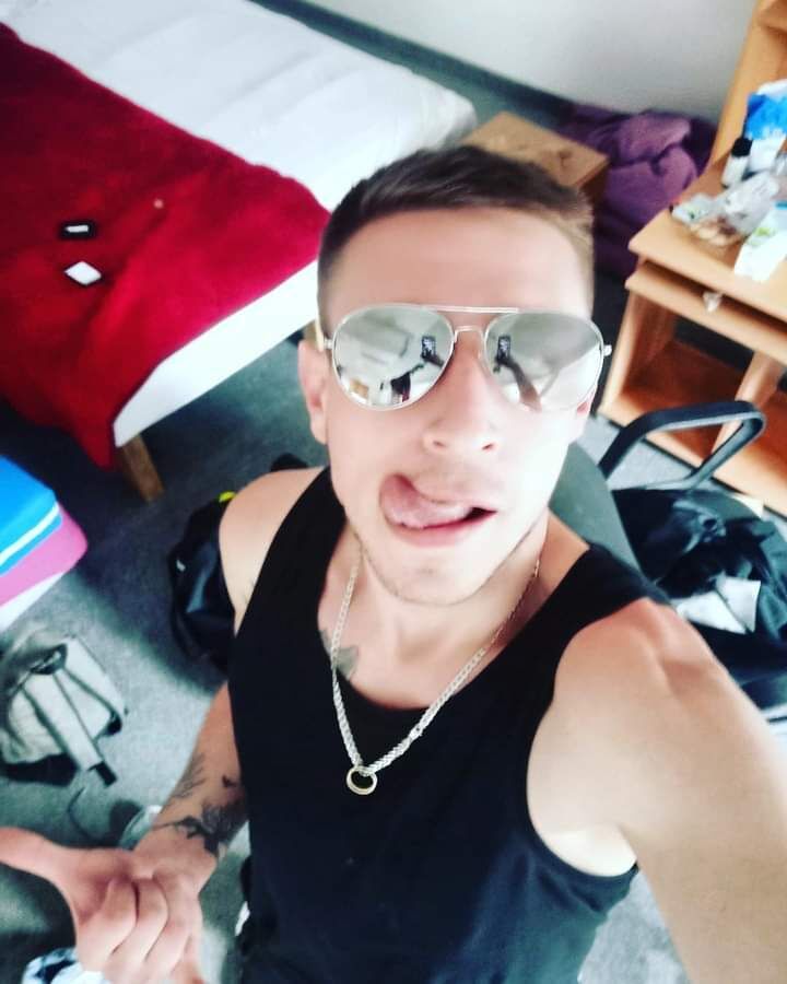  40683504  , 27 ,    