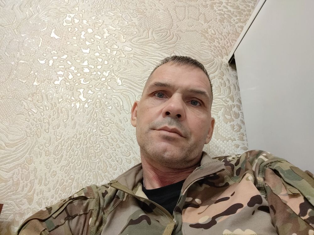  ,   Viktor, 47 ,   ,   