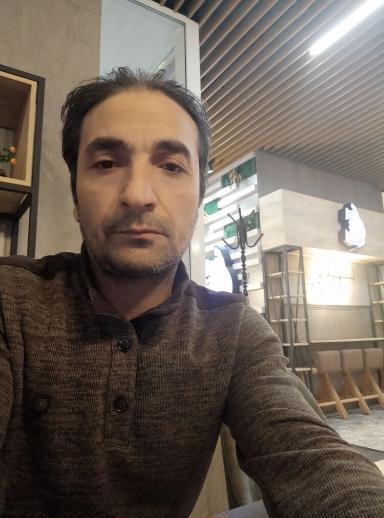  22542454  Fikret, 47 ,    