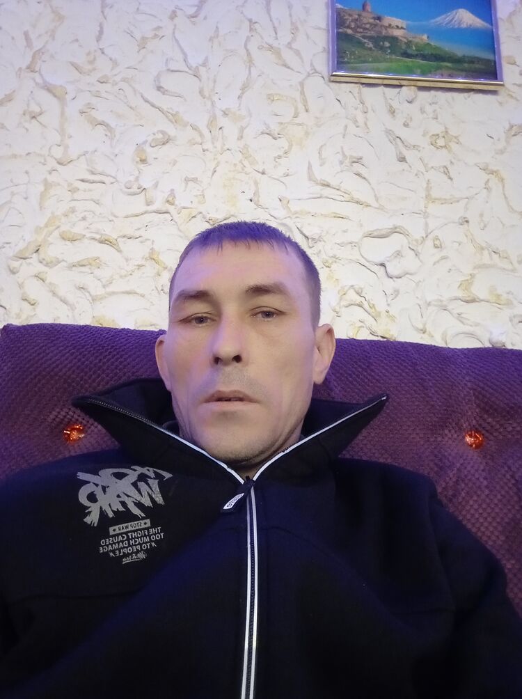  ,   Viktor, 42 ,   c 