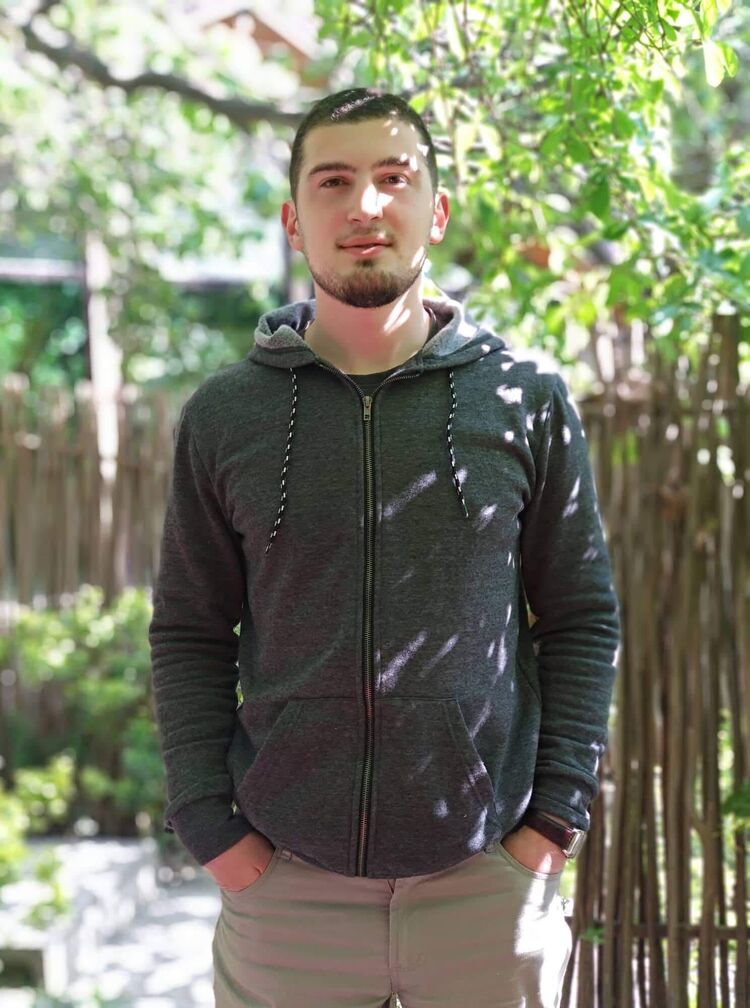  ,   Elyaz, 33 ,   ,   , c , 