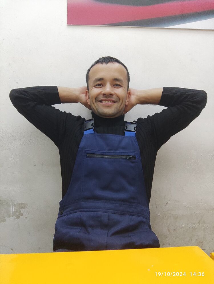  47060064  Jamshidbek, 25 ,    