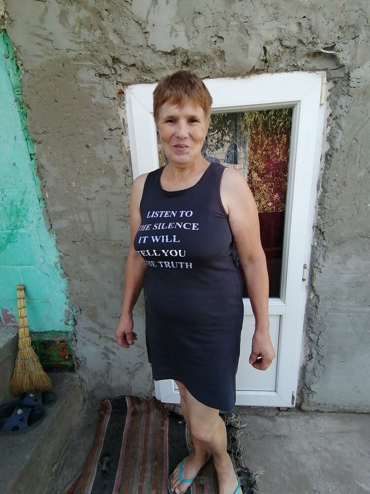  38391954  Lilia, 53 ,    