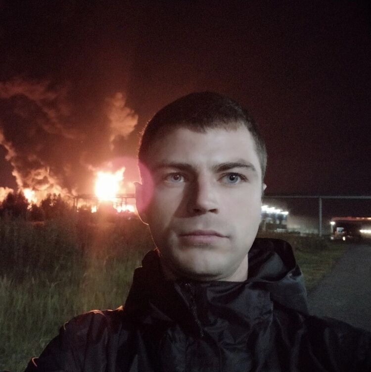  27911634  Artyom, 35 ,     