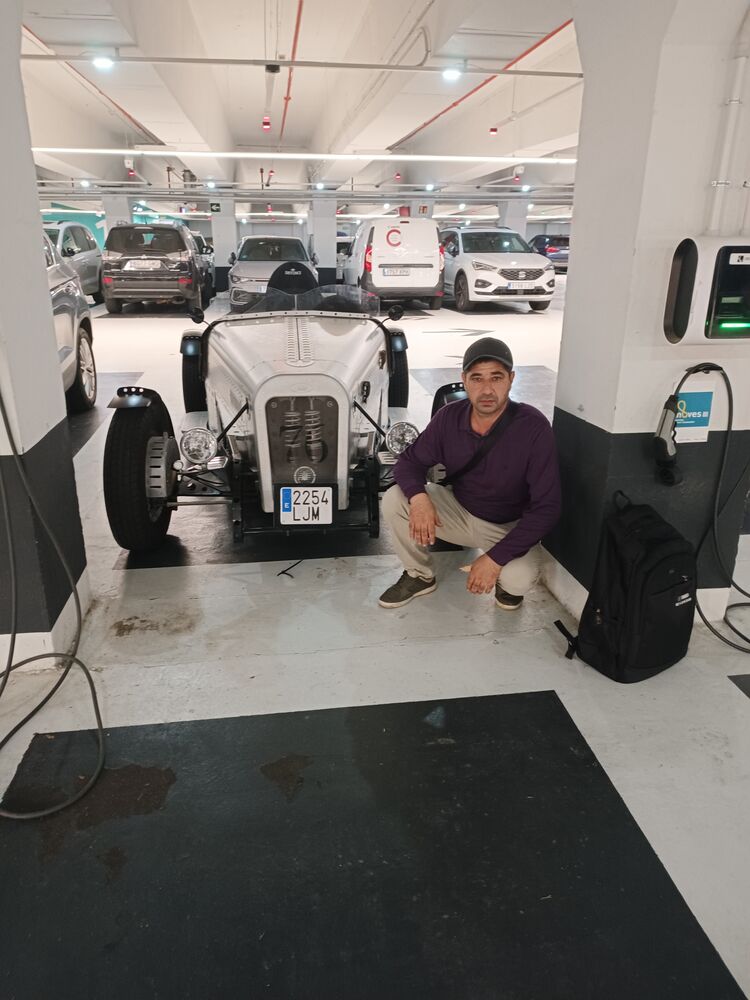  48489094  Said, 40 ,    