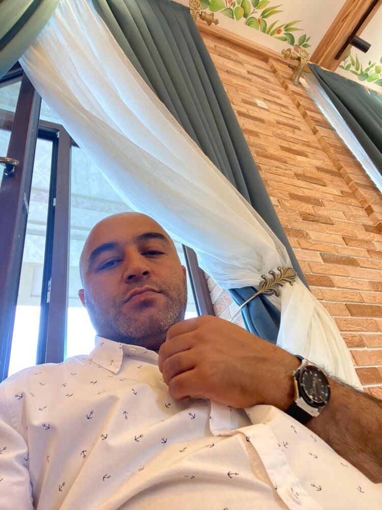  ,   Armen, 43 ,   ,   , c , 