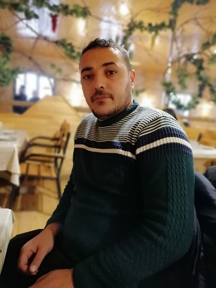  18444034  Zohrab, 42 ,    