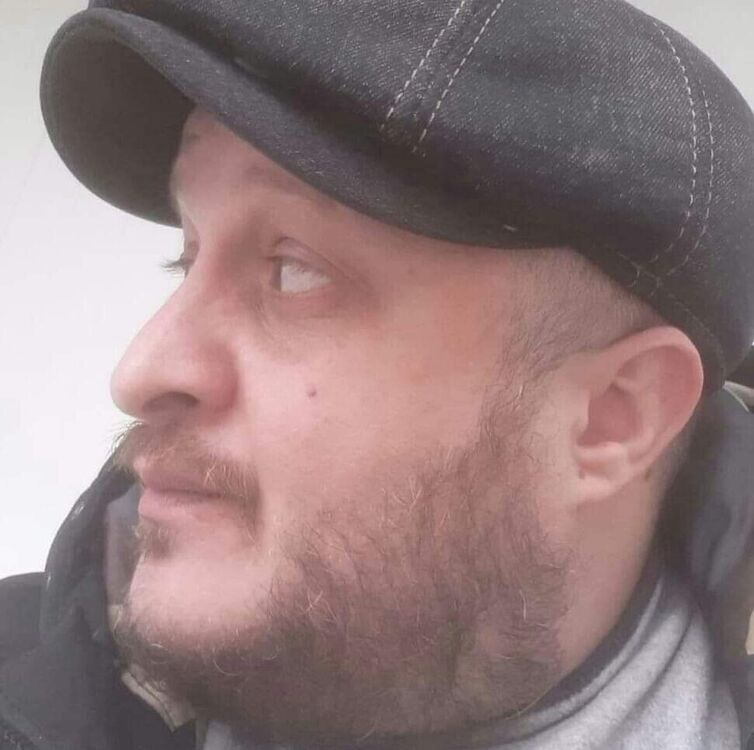  23560574  David, 47 ,    