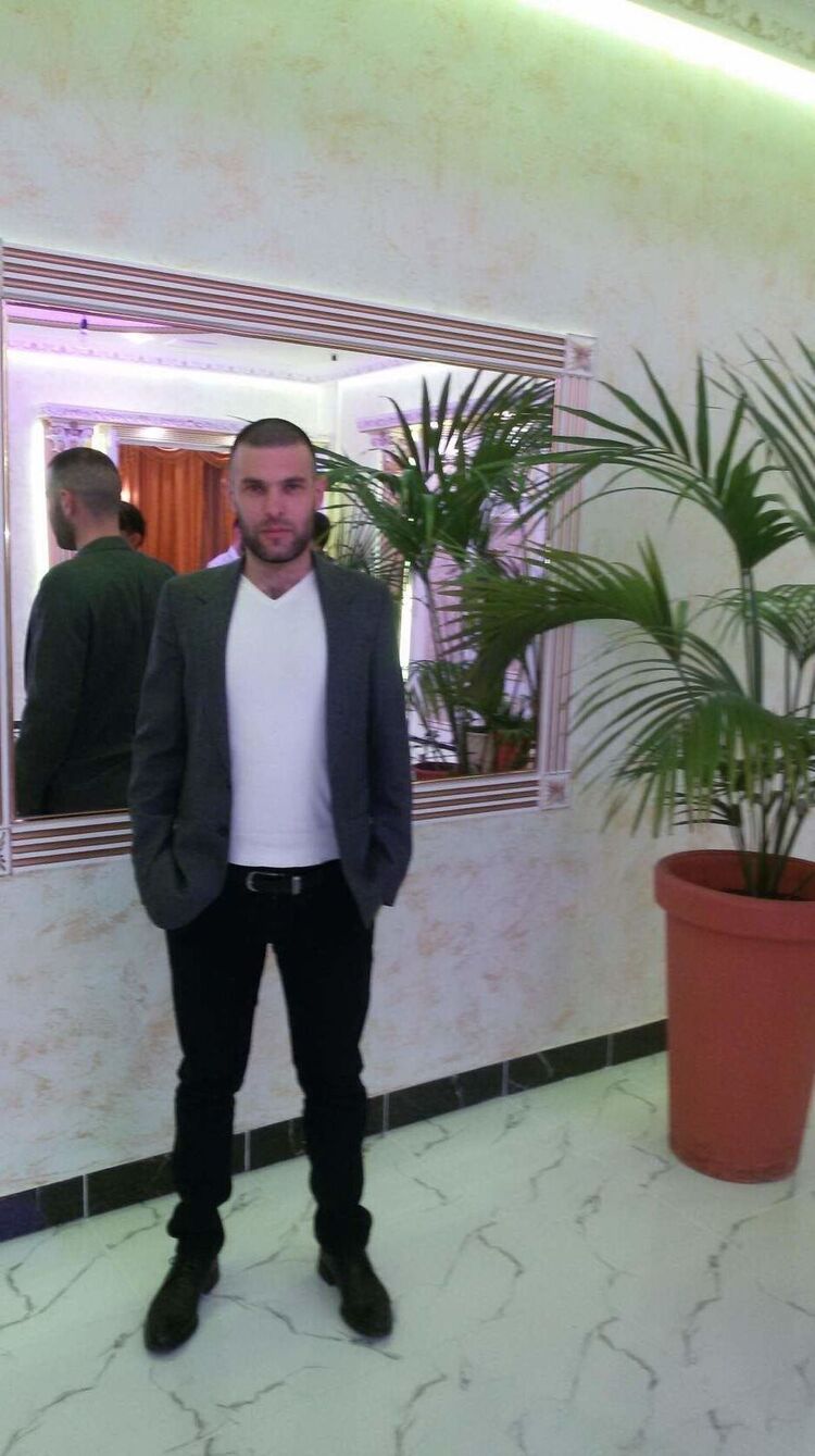  49205694  Akmal, 42 ,    