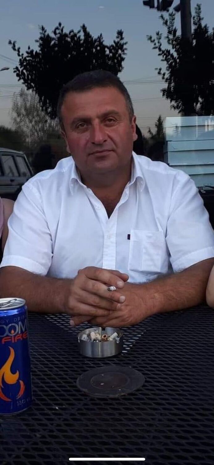  46167214  Tato, 44 ,    