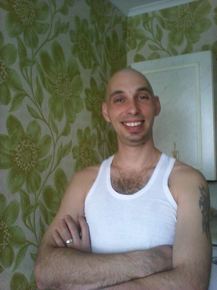  5858354  Stas, 44 ,    -