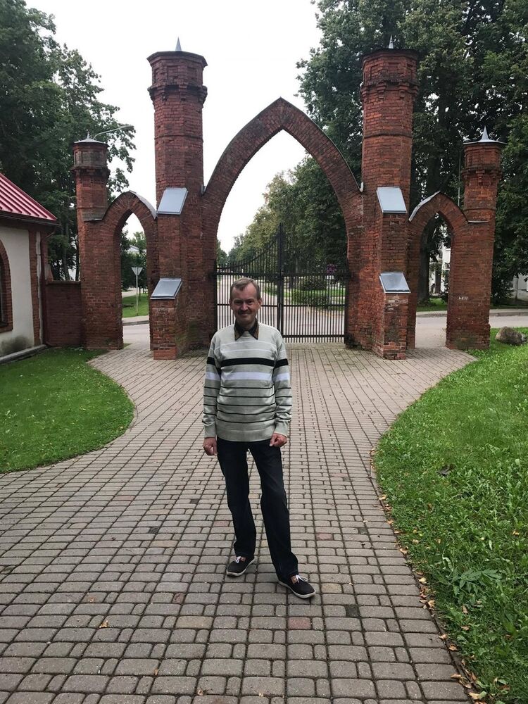  11308804  Aleksej, 47 ,    