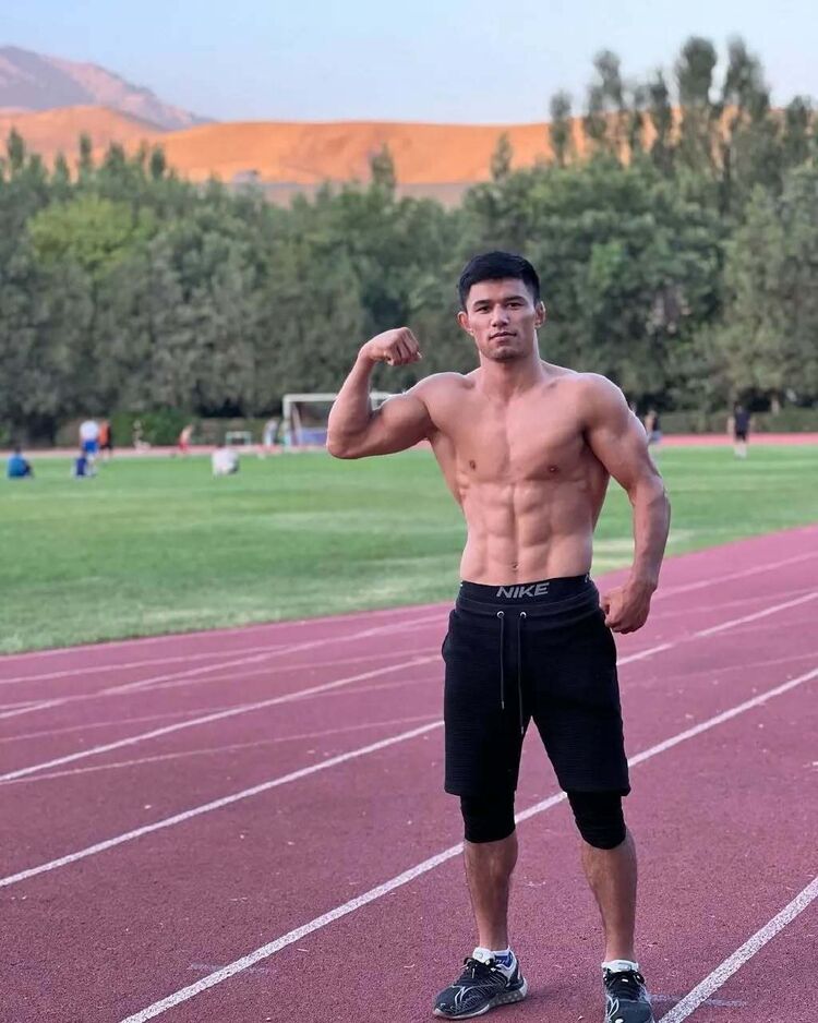  ,   Komolidin, 22 ,  