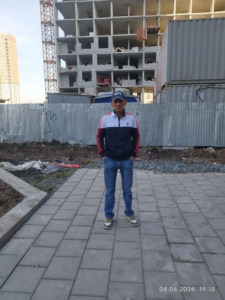  43973114  Nuriddin, 38 ,    