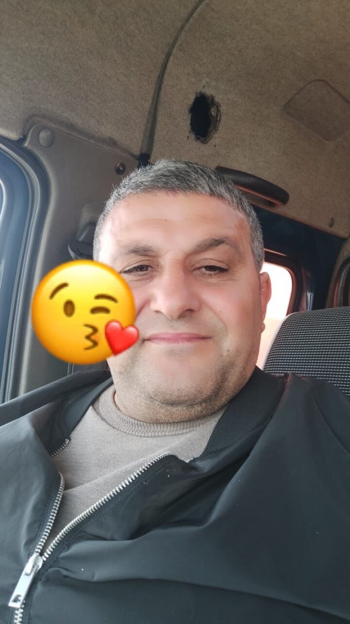  51706724  Mushegh, 47 ,    