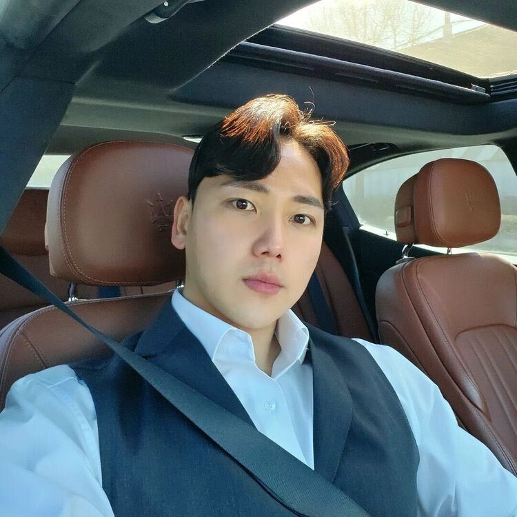  46777454  Minjun, 40 ,    Cheju