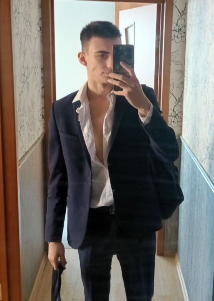  ,   Vladislav, 20 ,   ,   