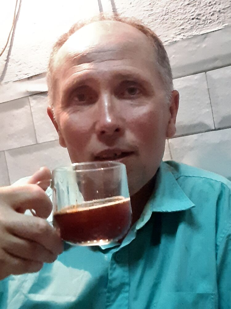  44977704  Pavel, 48 ,    