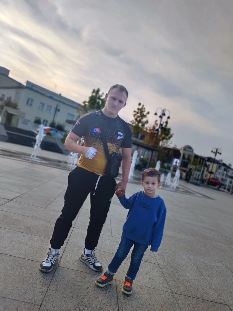  46672384  Anton, 25 ,    