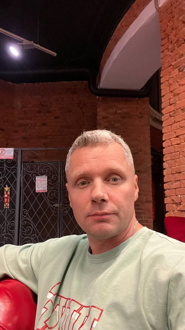  37213944  Vasili, 47 ,    