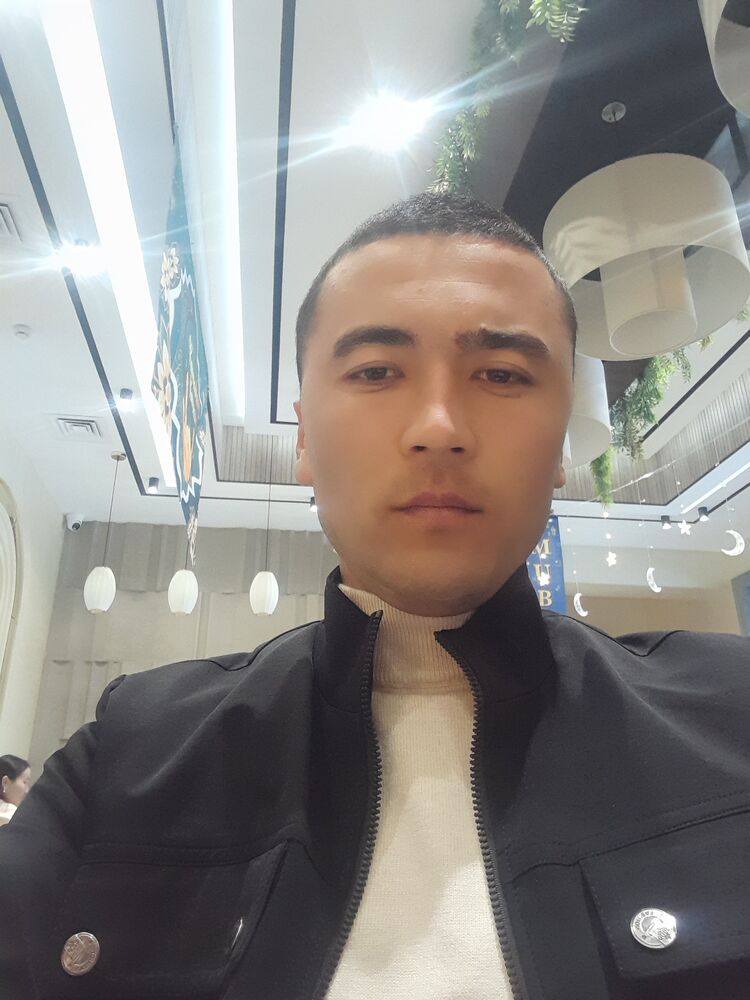  54573084  Artur, 26 ,    