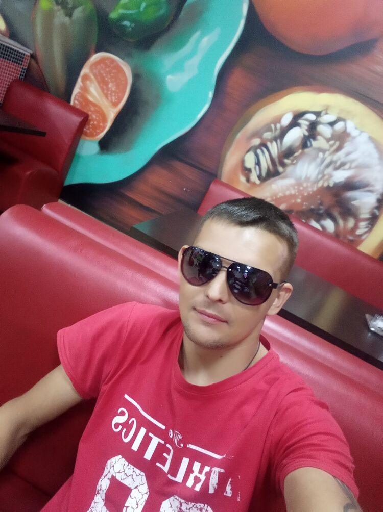  28797394  Mikhail, 37 ,    