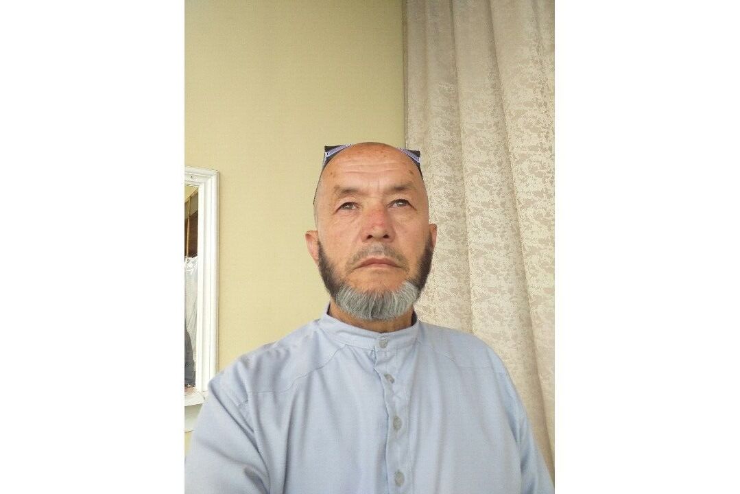  43022924  Abdusattor, 67 ,    
