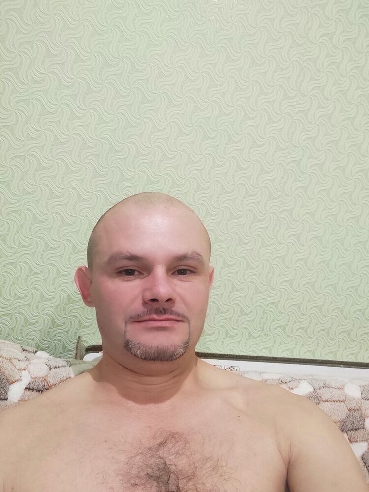 22340084  Vitalie, 43 ,    