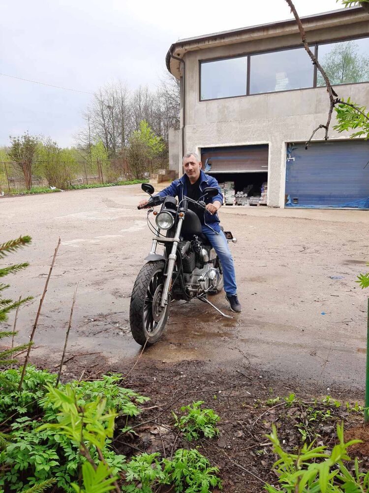  23817324  Andrei, 48 ,    