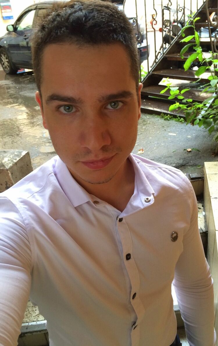  ,   Artur, 32 ,   