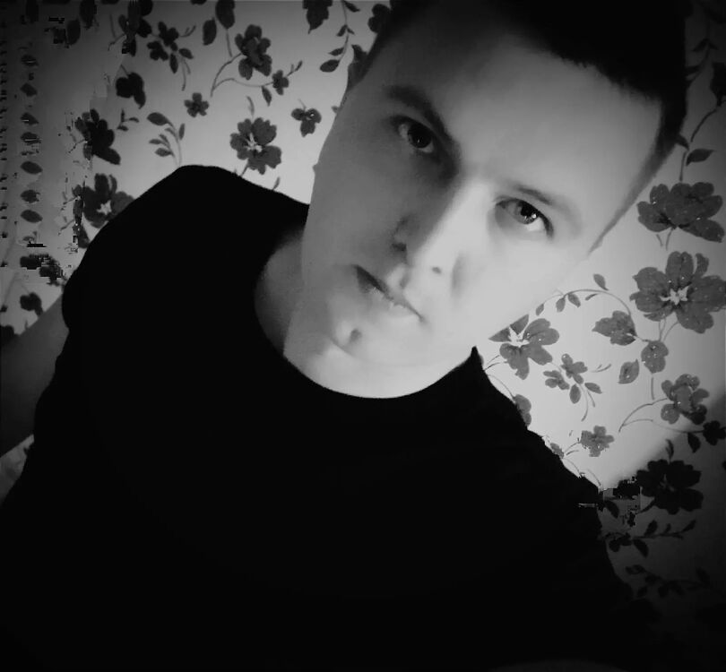  39132594  Petr, 32 ,    