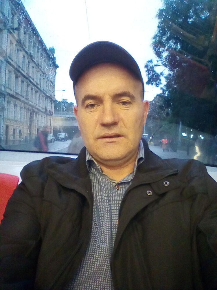  18395594  Vasil, 43 ,    Praha