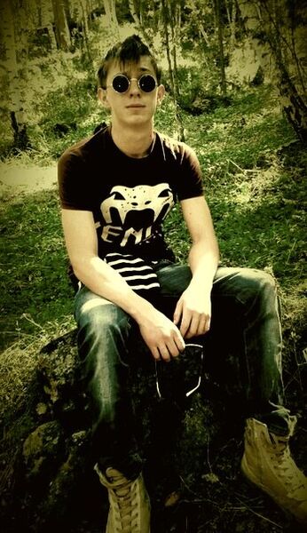  ,   Leon, 29 ,   