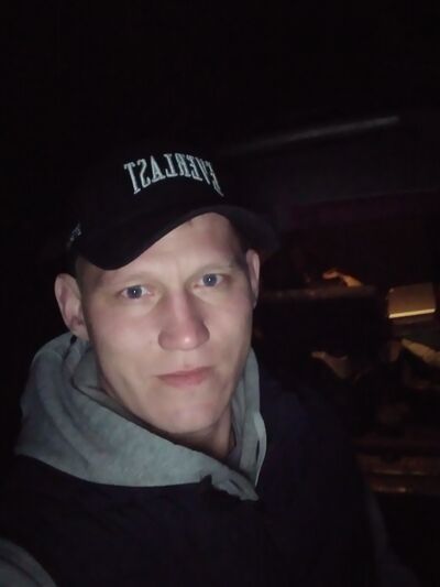  ,   Ivan, 32 ,     , c 