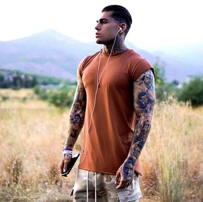  ,   Johnny, 33 ,   