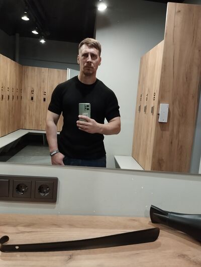  ,   Anton, 37 ,   ,   