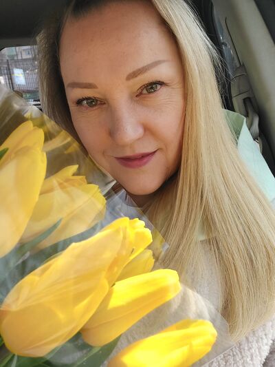  ,   Yliana, 43 ,   c 